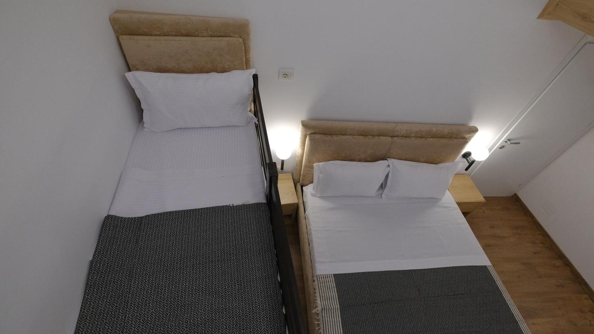 Salillari Guest House เบราท ภายนอก รูปภาพ